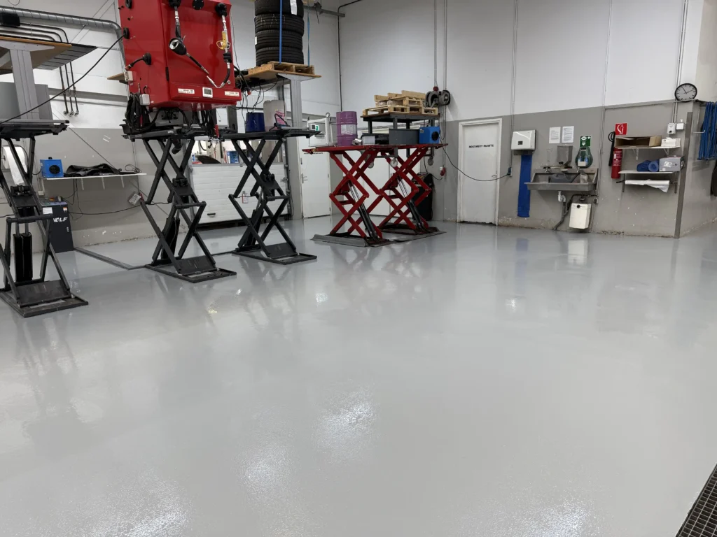 Epoxy gietvloer auto werkplaats