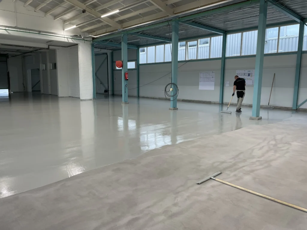 epoxyvloer-grijs-beton-design (2)