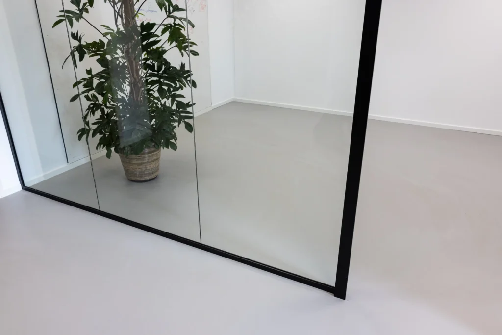 pugietvloer-bedrijfsvloer-grijs-beton-design-goulmy-fotografie (9)